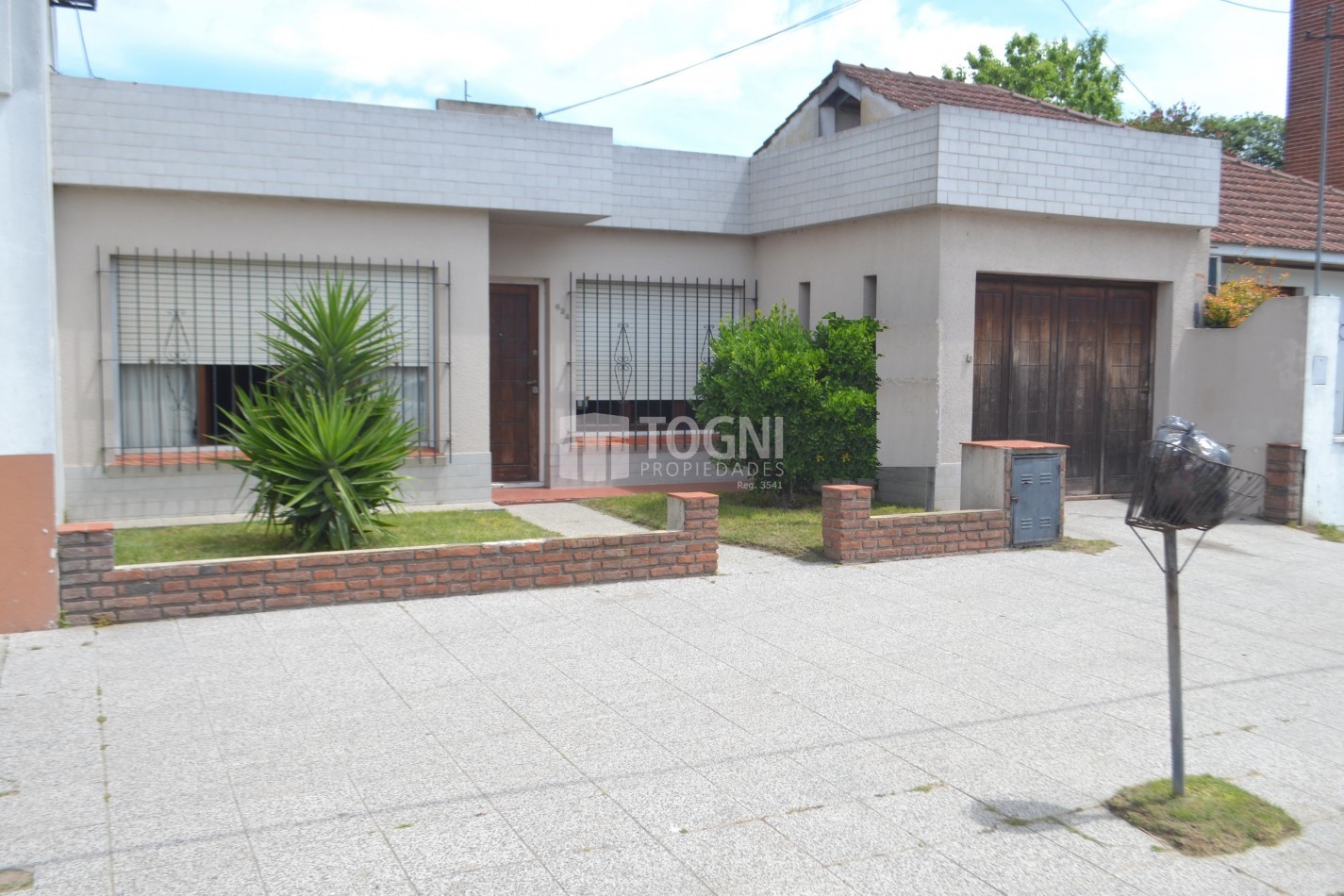 VENTA DE CASA CON MEJORAS!...BALCARCE
