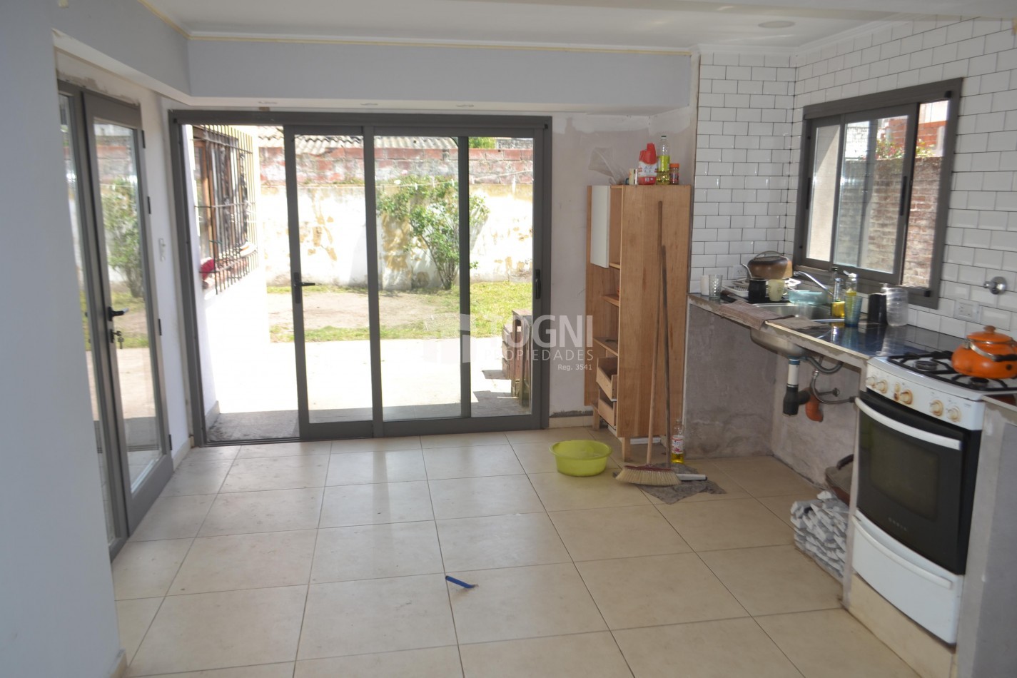 VENTA DE CASA CON MEJORAS!...BALCARCE