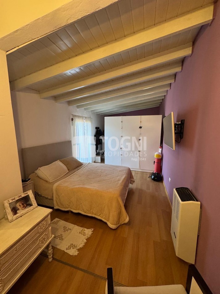 VENTA AMPLIA CASA CON 3 UNIDADES Y PILETA - 575m2...BALCARCE !!