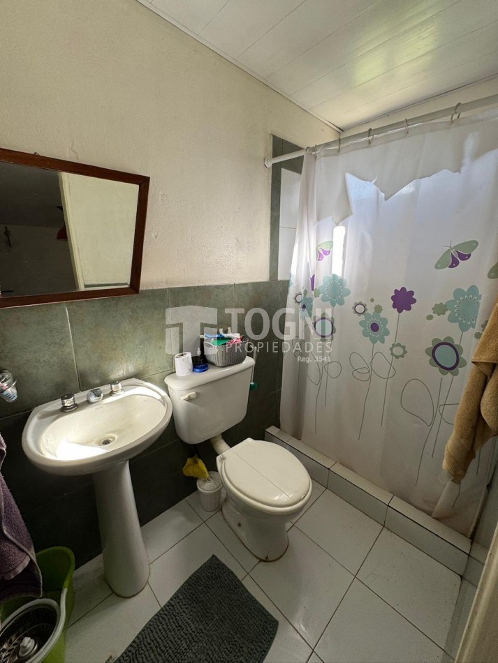 VENTA AMPLIA CASA CON 3 UNIDADES Y PILETA - 575m2...BALCARCE !!