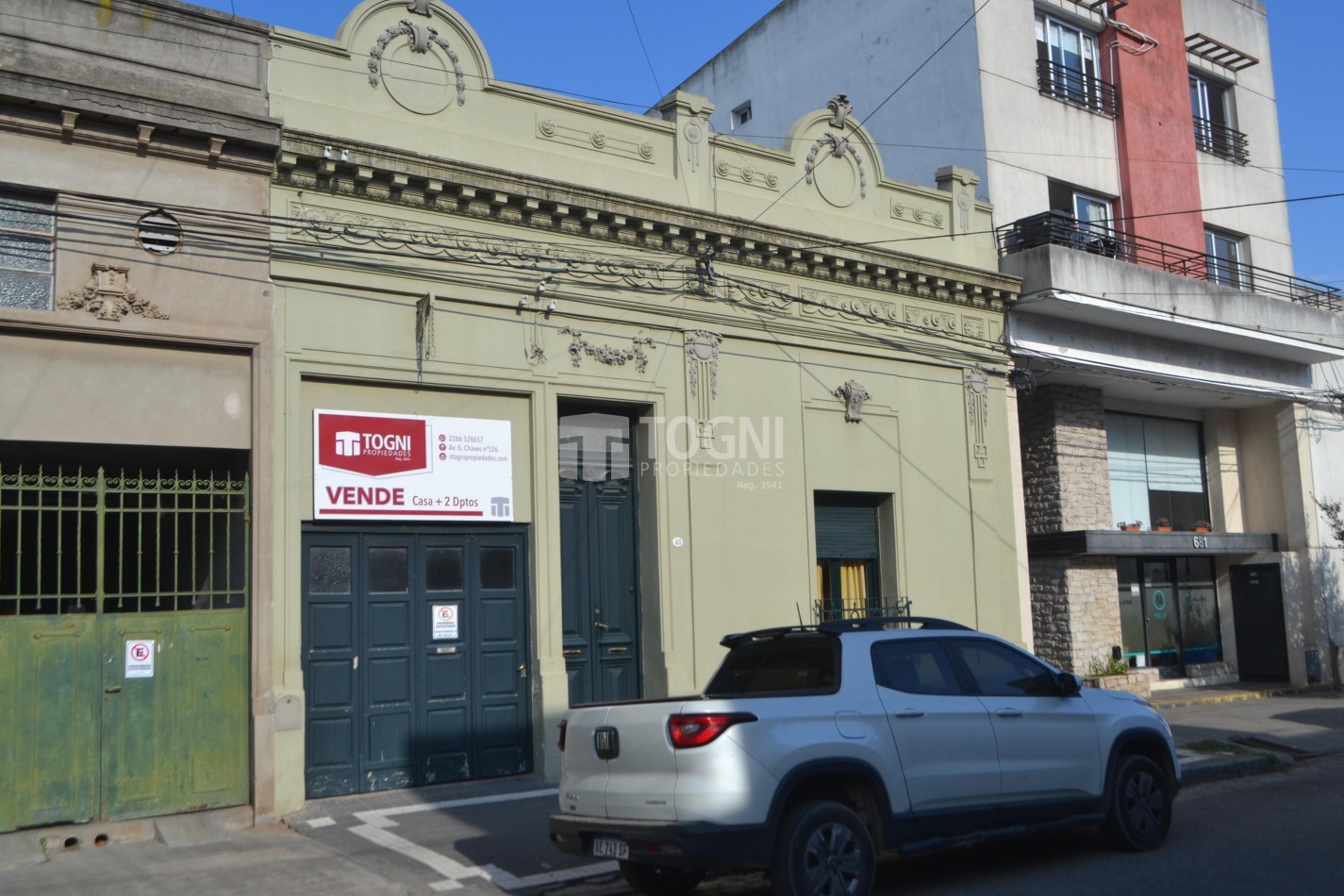 VENTA CASONA PLENO CENTRO + DOS CASAS...BALCARCE