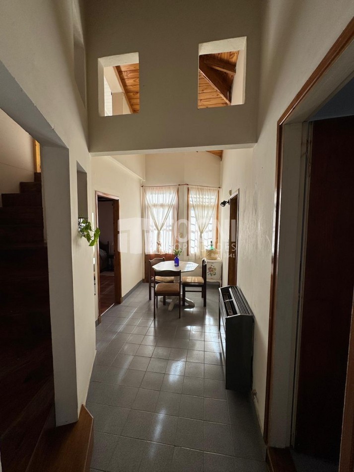 VENTA AMPLIA CASA CON 3 UNIDADES Y PILETA - 575m2...BALCARCE !!