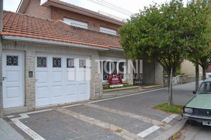 VENTA CHALET CENTRICO...BALCARCE