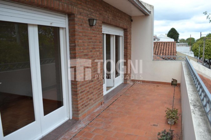 VENTA CHALET CENTRICO...BALCARCE