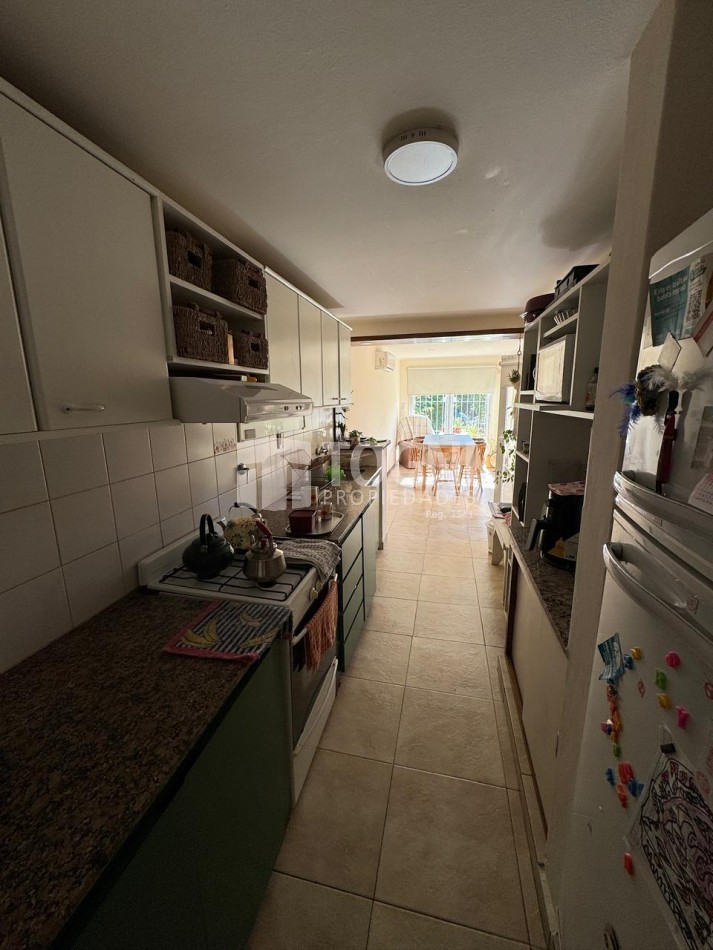 VENTA AMPLIA CASA CON 3 UNIDADES Y PILETA - 575m2...BALCARCE !!