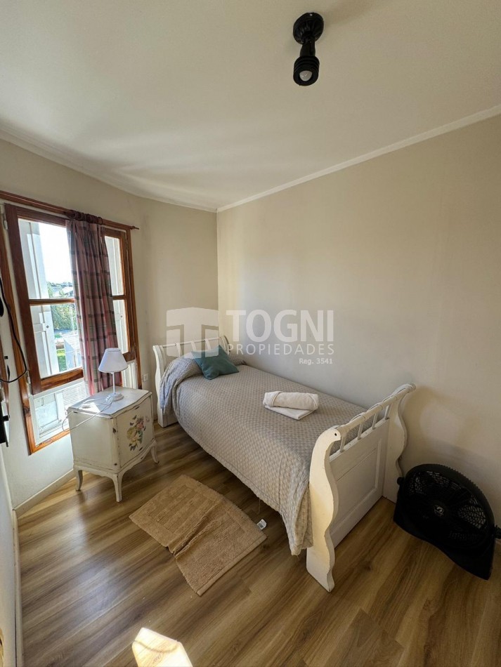 VENTA AMPLIA CASA CON 3 UNIDADES Y PILETA - 575m2...BALCARCE !!
