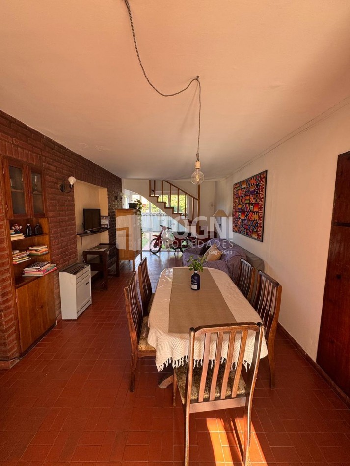 VENTA AMPLIA CASA CON 3 UNIDADES Y PILETA - 575m2...BALCARCE !!