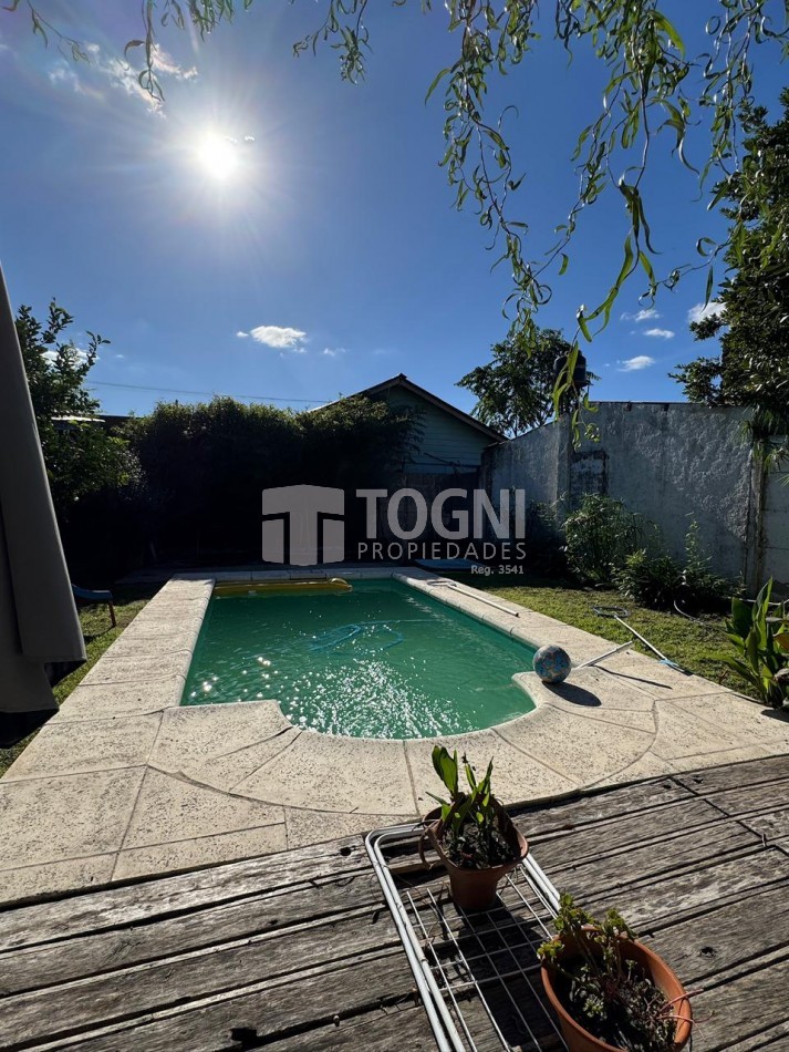 VENTA AMPLIA CASA CON 3 UNIDADES Y PILETA - 575m2...BALCARCE !!