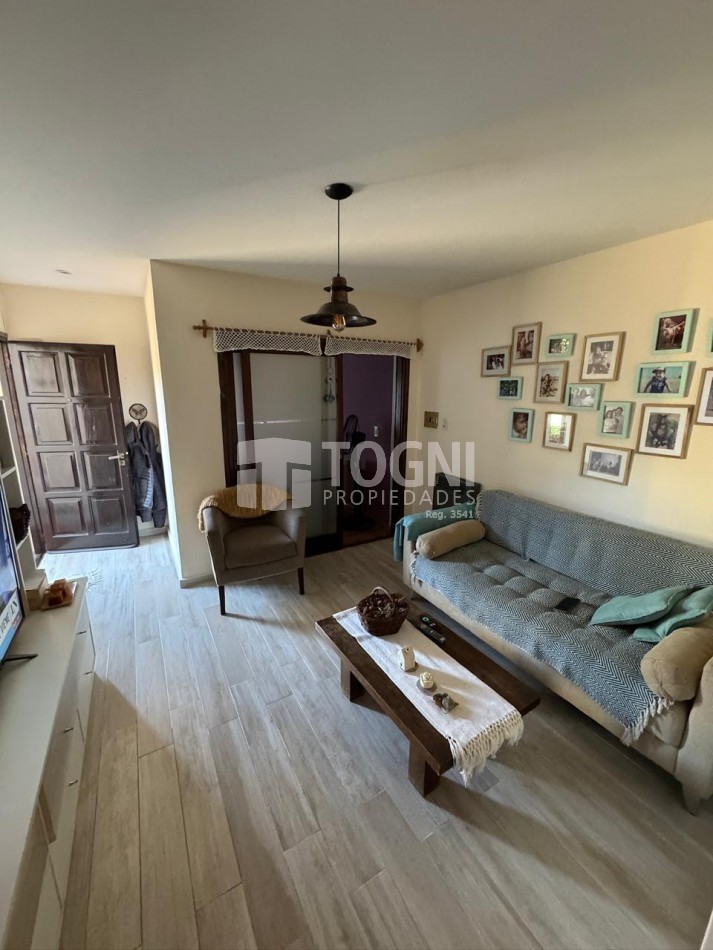VENTA AMPLIA CASA CON 3 UNIDADES Y PILETA - 575m2...BALCARCE !!