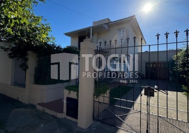 VENTA AMPLIA CASA CON 3 UNIDADES Y PILETA - 575m2...BALCARCE !!