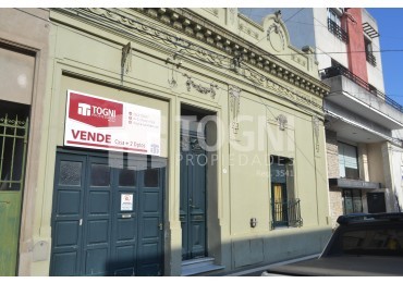 VENTA CASONA PLENO CENTRO + DOS CASAS...BALCARCE