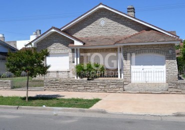 VENTA CHALET MAS DEPTO.